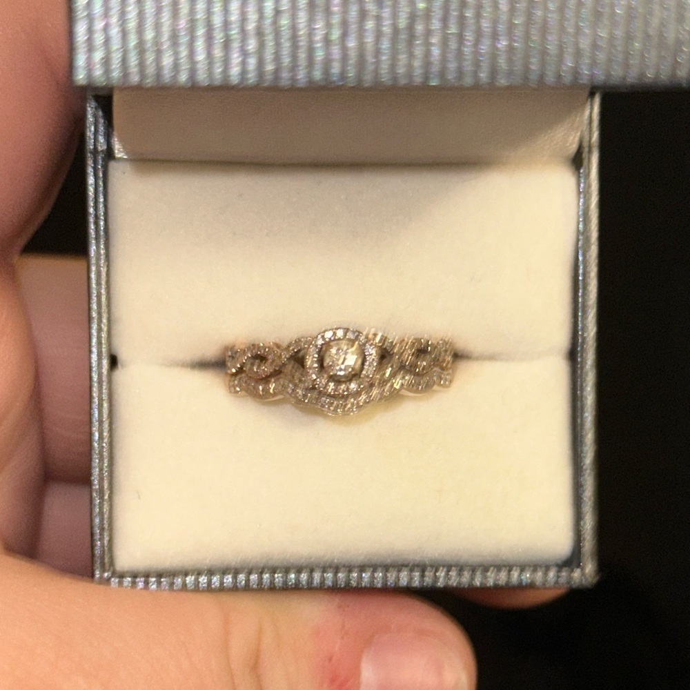 Elegant Rose Gold Women's Ring